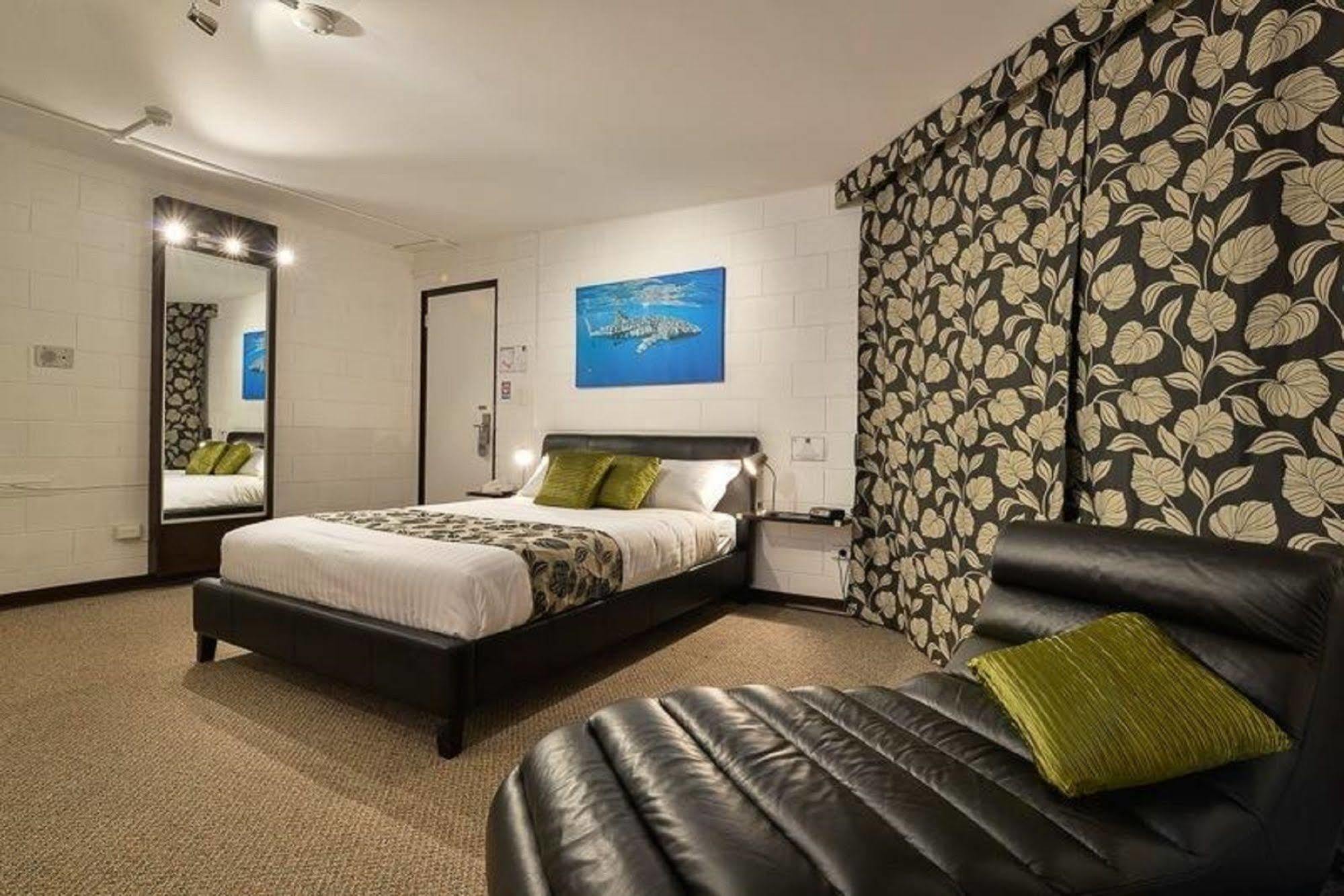 Sea Breeze Resort Exmouth Exteriör bild