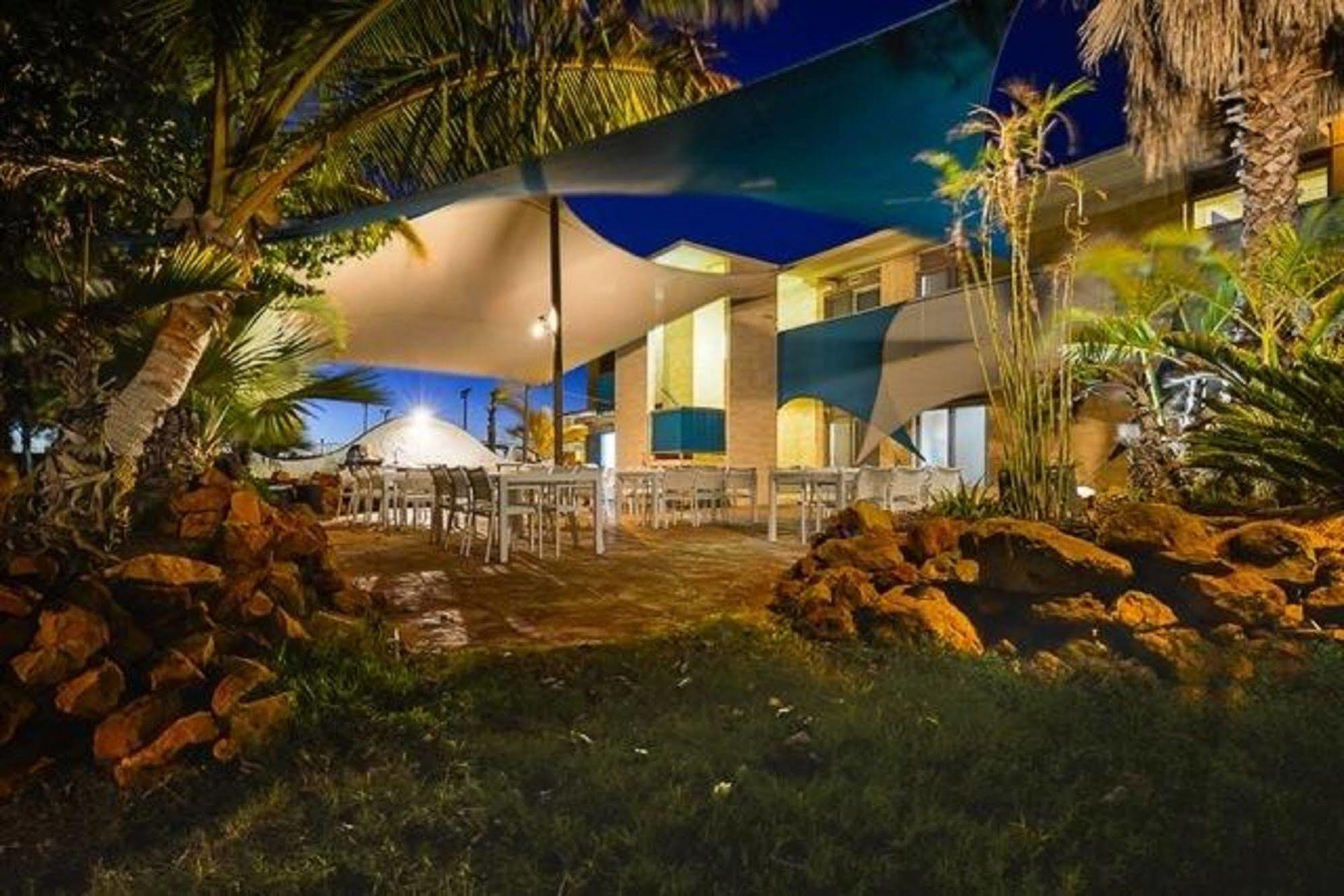 Sea Breeze Resort Exmouth Exteriör bild