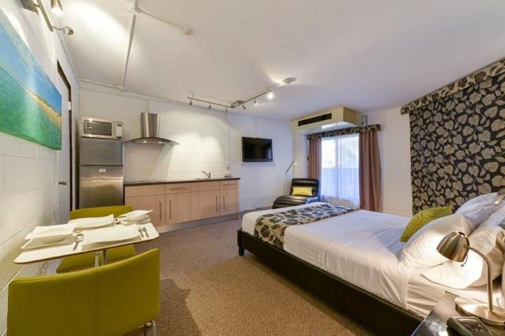 Sea Breeze Resort Exmouth Exteriör bild