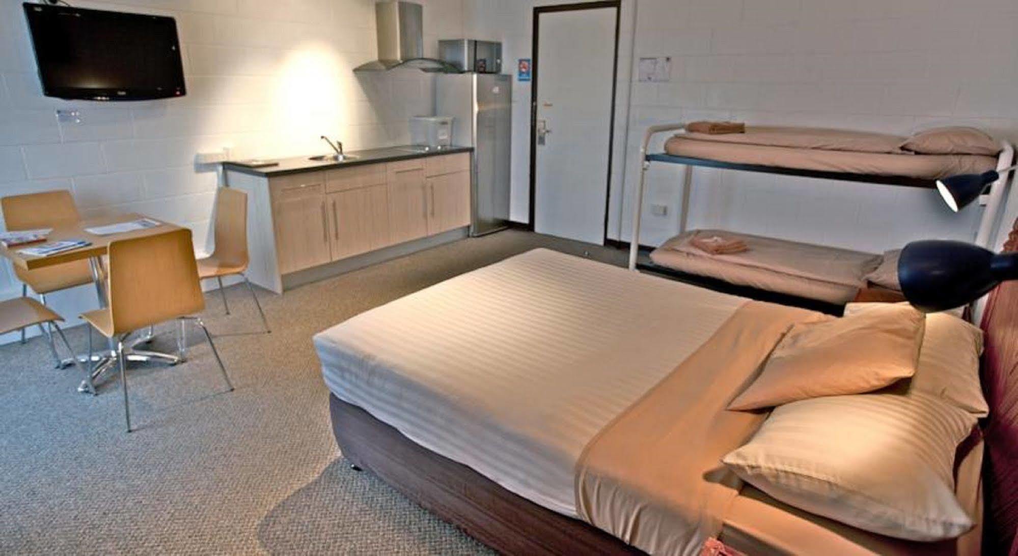 Sea Breeze Resort Exmouth Exteriör bild
