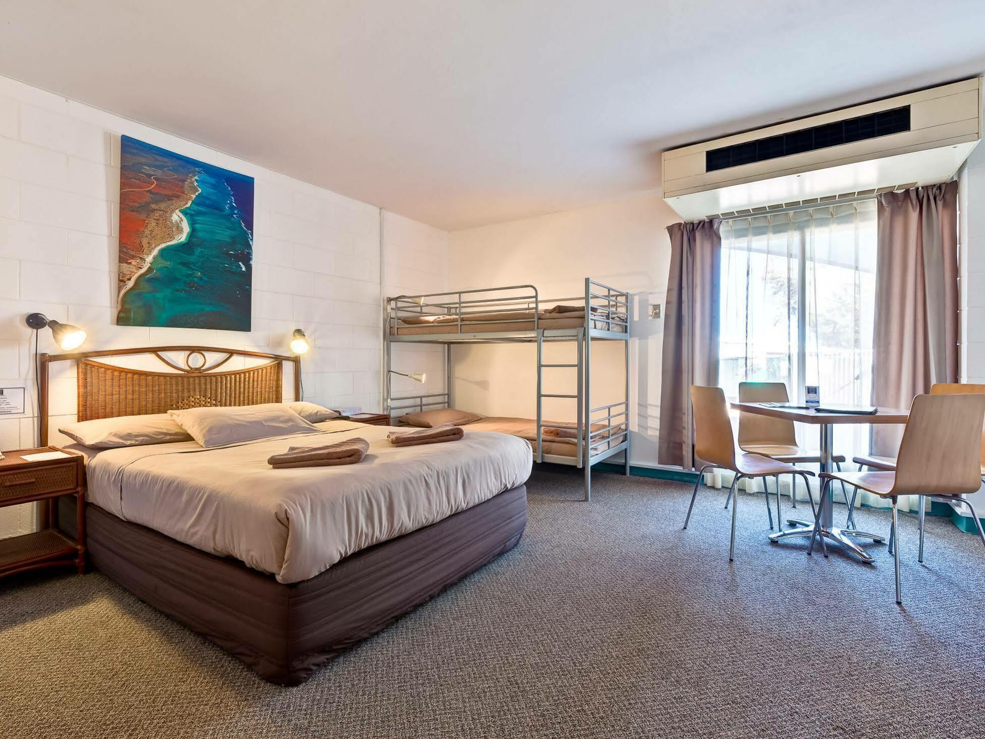 Sea Breeze Resort Exmouth Exteriör bild